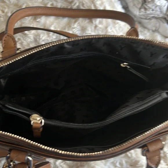 Authentic DKNY leather satchel multi pockets - Picture 3 of 4